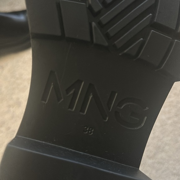 Mango brand Chelsea boots - Picture 2 of 8